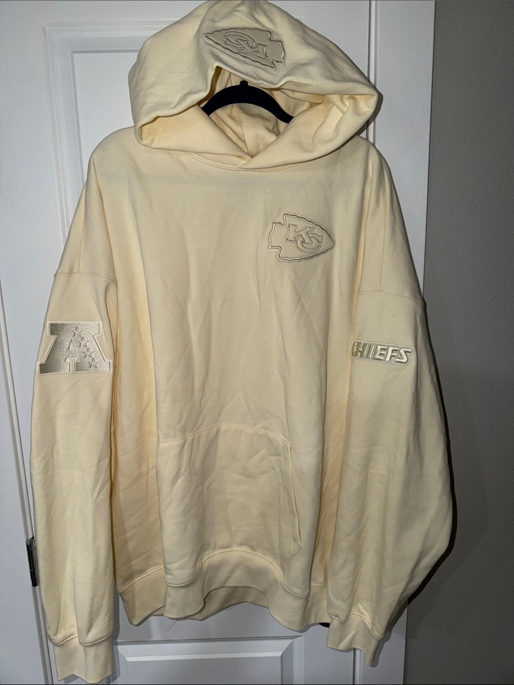 Kansas City Chiefs Cream Crewneck Hoodie - Men's